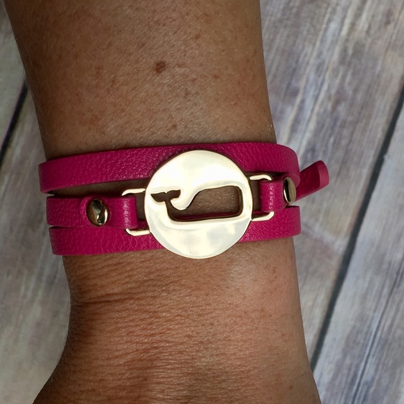 Vineyard Vines Jewelry - Vineyard Vines leather wrap bracelet